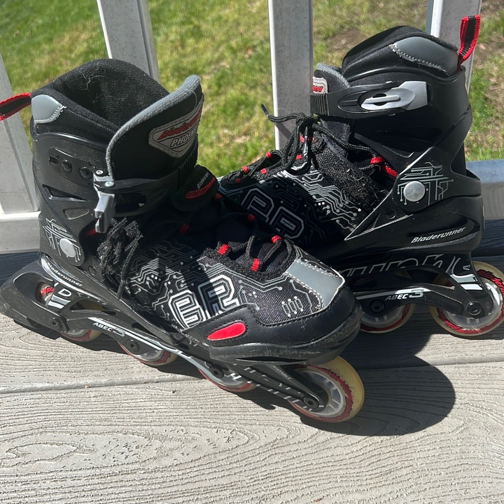 In-line skate- rollerblades.  Size 5-8 ( adjustable)